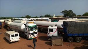 Mali : grève des chauffeurs routiers après l’attaque meurtrière d’un convoi de carburant