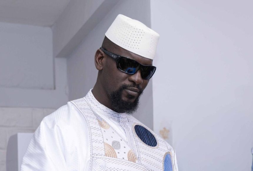 Guinée: le président Doumbouya, absent depuis deux semaines et demi, va « très bien », assurent les autorités